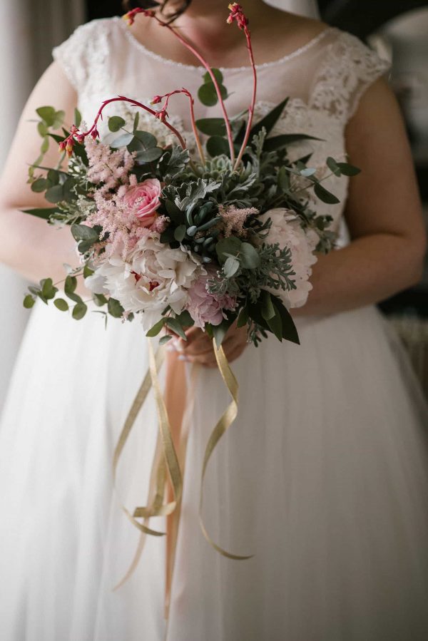 Create the wedding bouquet of your dreams.